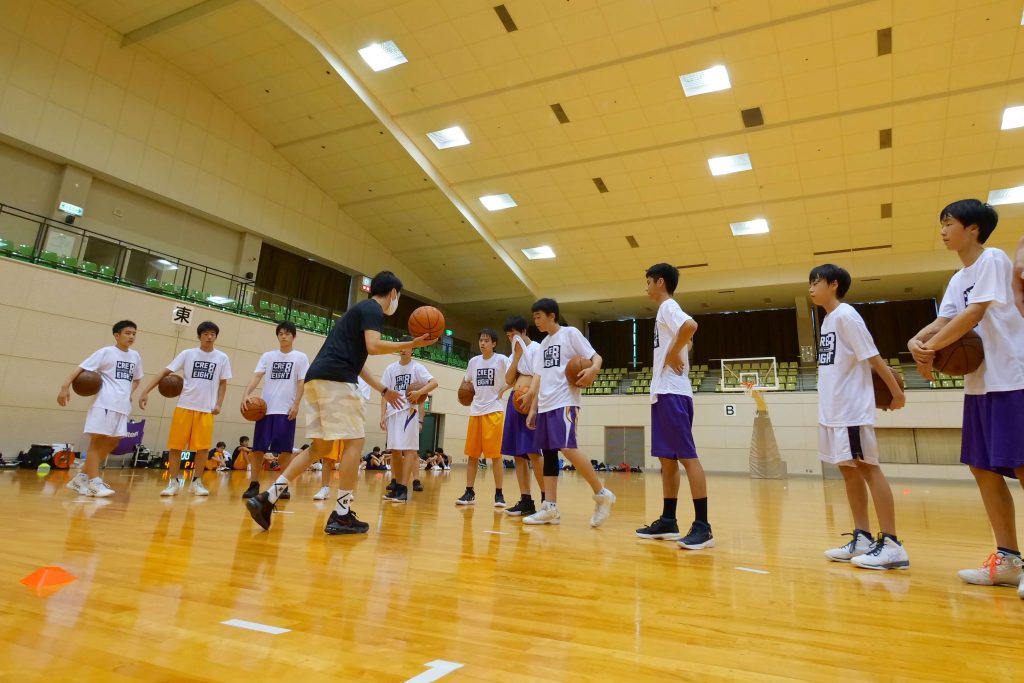京都の長岡中学バスケ部へ 出張スクールに行ってきました 京都 大阪のバスケットボールスクール 元プロが指導するcreeight